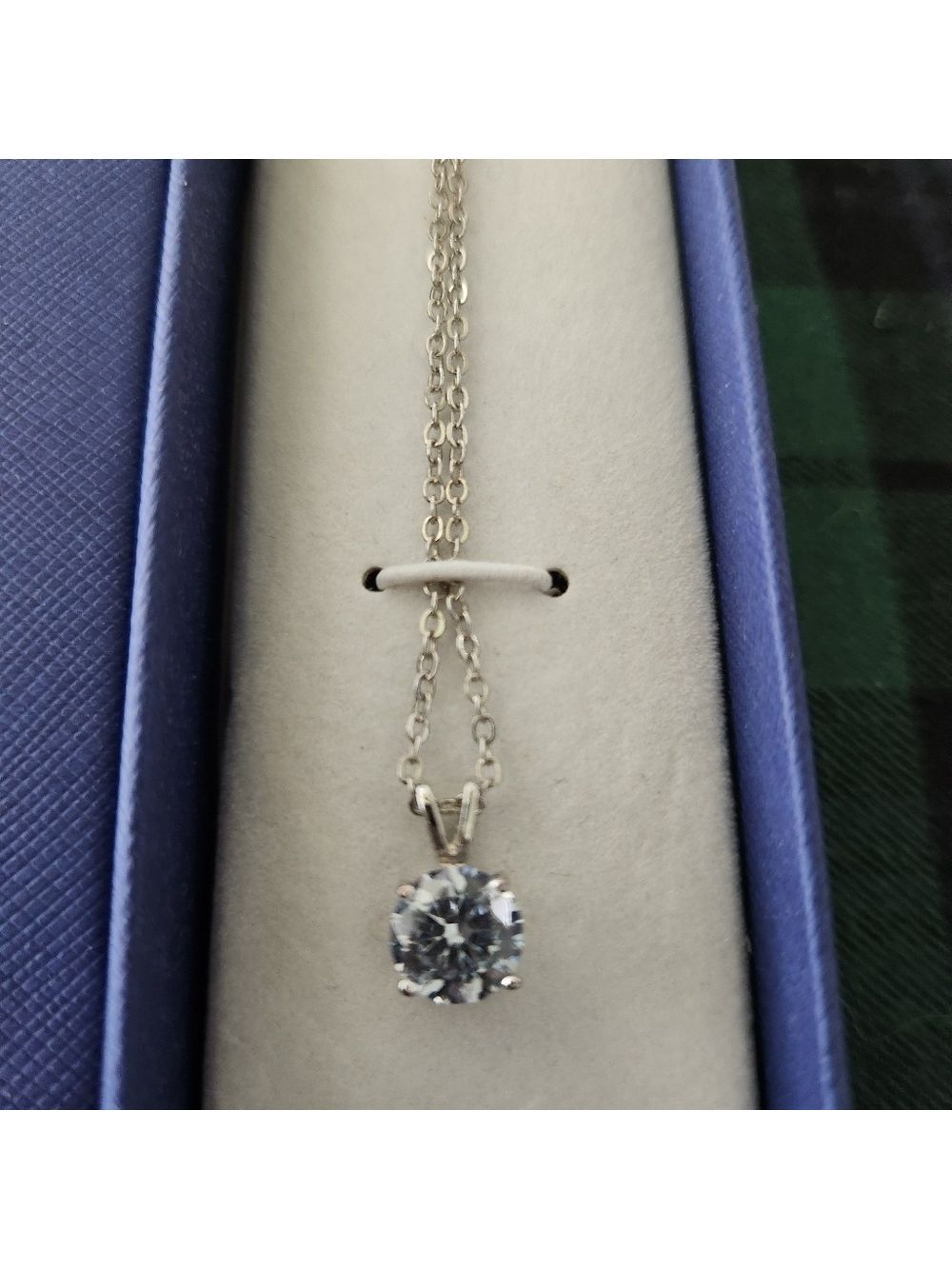 NWOT Alluring Solitaire Pendant NecklaceWomen's 2 CT and Rhodium Plated